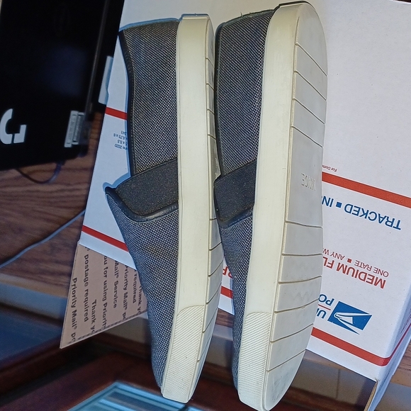 Vince Black Canvas Slip On Casual Sneakers - Picture 6 of 7